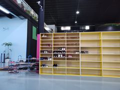 -嘿哟动霸CHUA·新潮玩运动娱乐中心·蹦床滑冰团建乐园