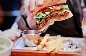 Classic Cheeseburger