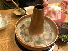 -洞庭洲·防空洞火锅·烧烤·铜锅涮肉(新百广场店)
