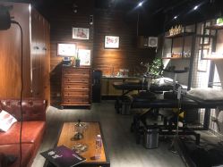 -鳌首刺青纹身 穿孔饰品店