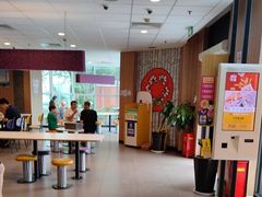 -麦当劳(莘松路芭比伦DT店)