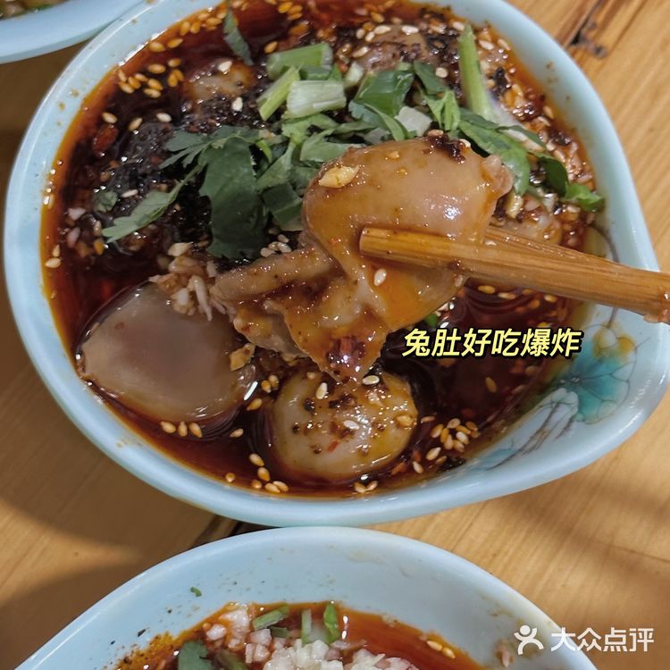 有幸见到了庾记老板本人，串串+冒兔腰真的忒好吃喽