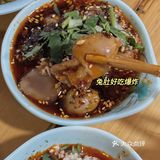 有幸见到了庾记老板本人，串串+冒兔腰真的忒好吃喽