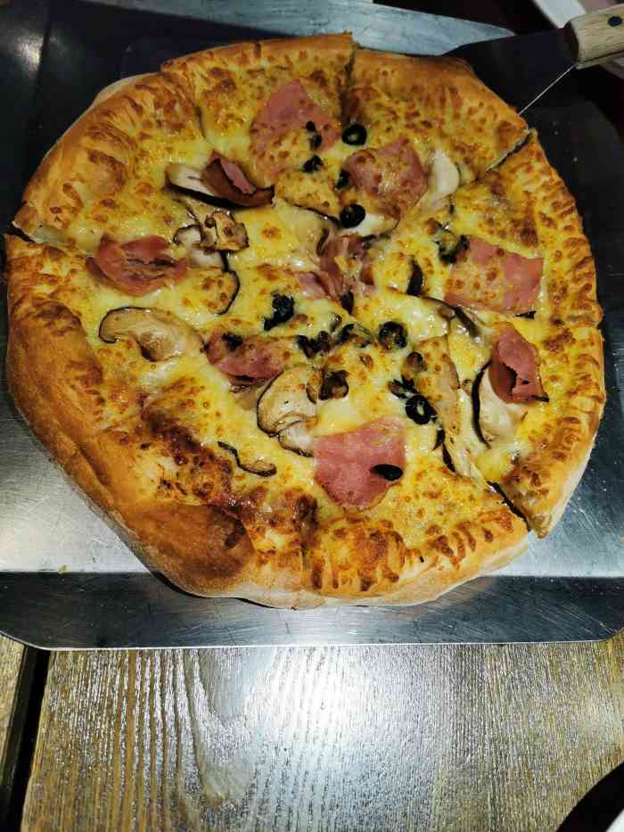 乌巢比萨(五棵松华熙hi-up店)-"怀孕后第一个想吃的就是披萨 菜品如前