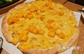 Mango Custard Pizza