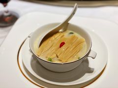 鲜鱼汤煮豆苗-粤界(望京金辉店)