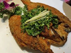 丽江纳西烤鱼-香巴拉云南餐厅(华莱坞店)