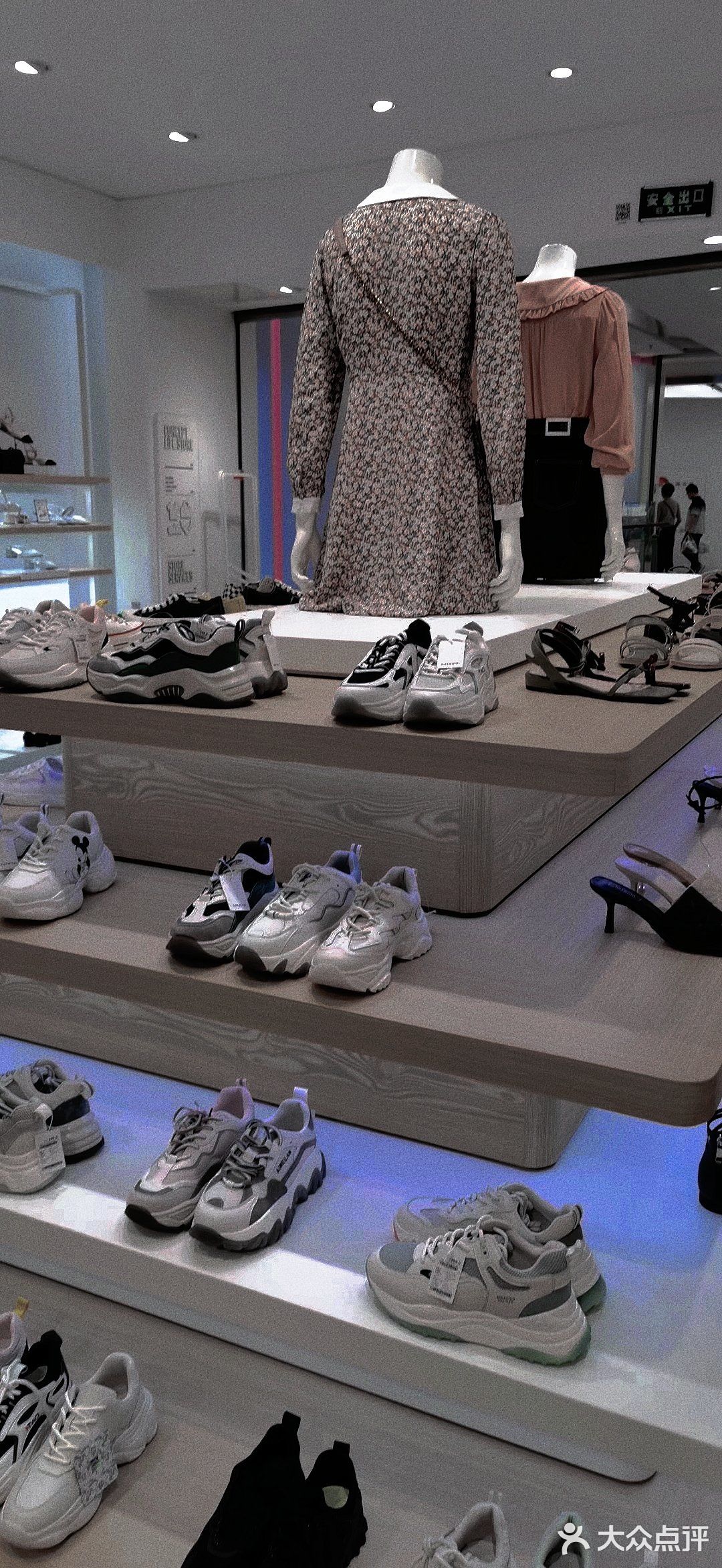 鞋子品类比较多
