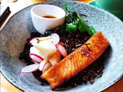 煎三文鱼腌蘑菇和风碗配红米黑米-Wagas沃歌斯(大学路店)