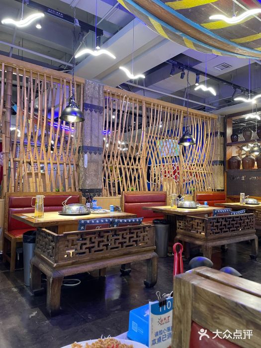 船梆煮•蒸汽海鲜·炉火烤肉(五四广场店)大堂图片