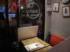 -layback cafe & bar