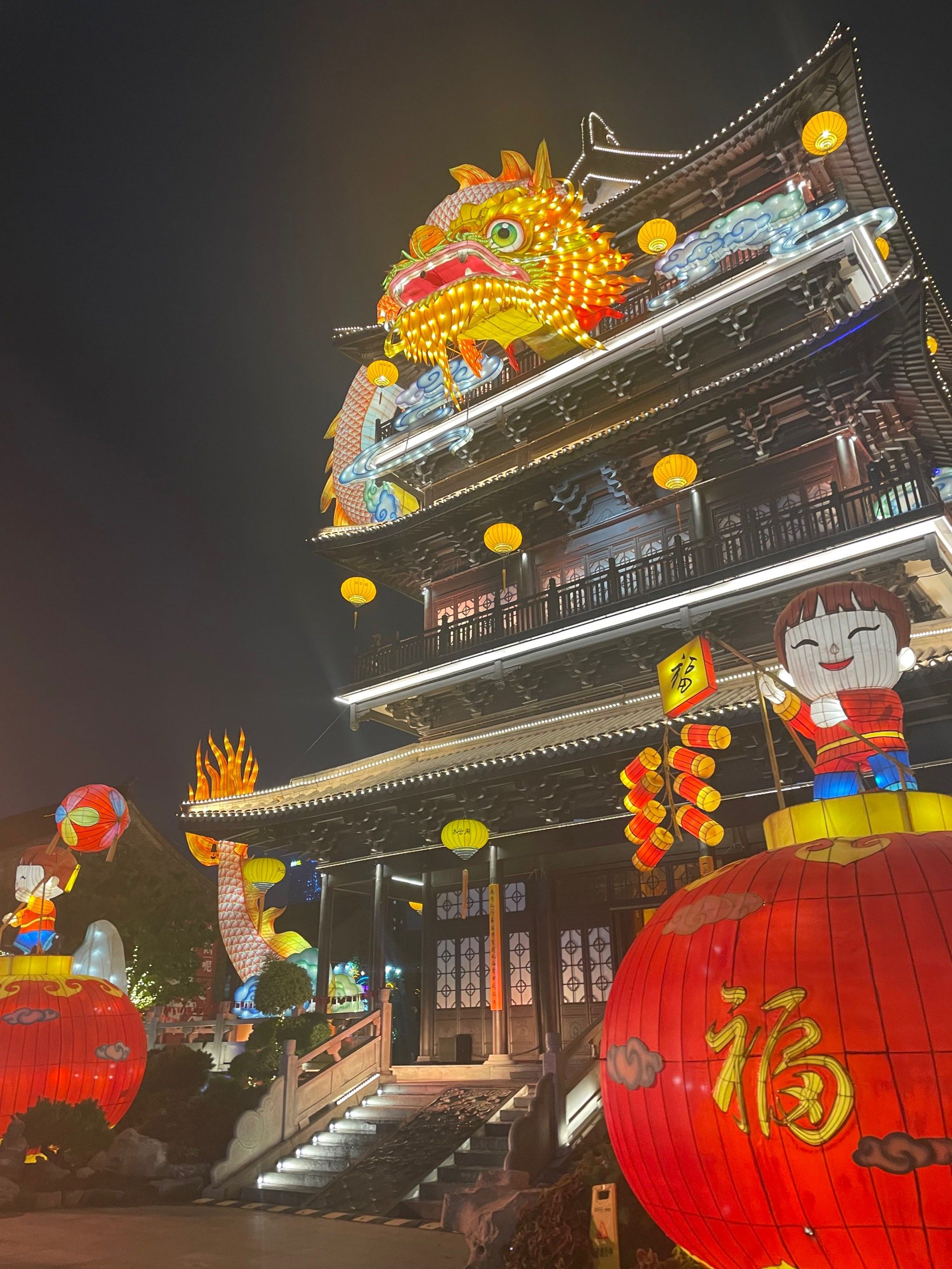 盐城水街古城的夜景还是很好看的,非常复古的感觉