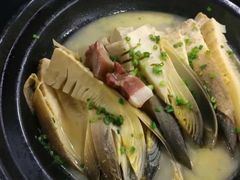 咸肉河蚌炖鲜笋-楠山第一人家风味馆