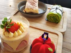 玫瑰荔枝红莓慕斯-Common Table · Brunch & Coffee