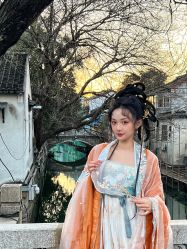 -一揽芳华汉服旗袍体验馆(拙政园店)