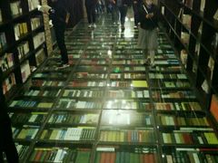 -钟书阁(松江泰晤士小镇店)