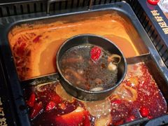 -老牌坊云南鱼豆花火锅(哈西万达店)