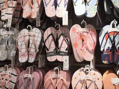 -名创优品(广州萝岗万达广场店)