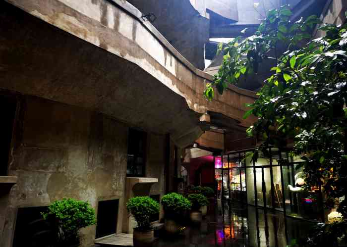 1933老场坊-"到这边来玩剧本杀,顺便带同事妹子参观一下.