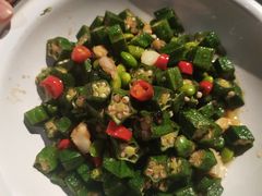 -帅巴人舅母子腊蹄民俗村