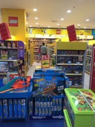 -玩具反斗城(德思勤店)