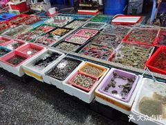 -霞涌市场海鲜摆卖区