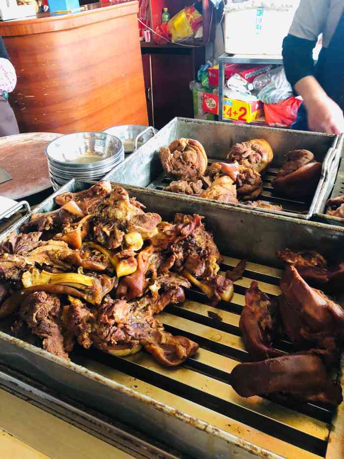 蔡店杰娃卤肉总店"蔡店的卤肉在洛阳饭圈儿占有一席地位啊.