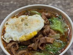 麻辣肥肠面-天府面庄(天平路店)