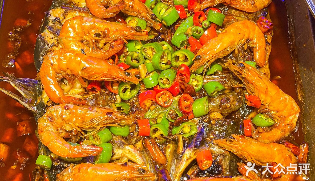 【招牌烤鱼】 招牌必点，基本上每桌都有这道菜️外皮烤