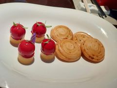 樱桃鹅肝配葱油饼-江上荟·创意中国菜(绿地缤纷城店)
