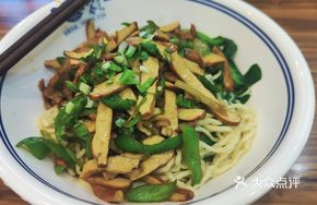 Green Pepper and Pork Noodles
