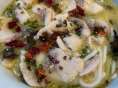 金汤酸菜鱼片-阿巧一号私房菜(止园路店)