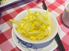 菊花浸鲫鱼-龙桥私厨·姜花菊花过桥鱼·顺德菜(容桂店)