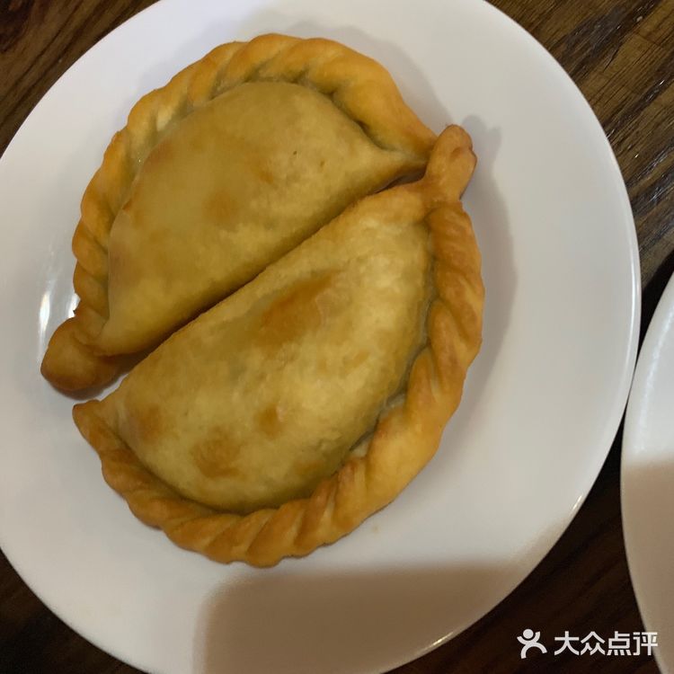 藕饺里面放了生姜稍微有点辣，蒿子粑粑蒿味很重