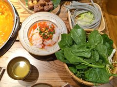 -野山舂·贵州现舂酸汤火锅(鸿通城店)