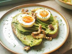 牛油果煮蛋吐司-RAC BAR(安福路店)