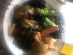 -马路牙子烧烤音乐酒馆(望京店)