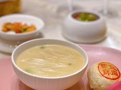 鱼汤小面配银鱼鲜肉月饼-常州新城希尔顿酒店-御玺中餐厅