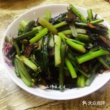 豆皮家常菜之红菜薹炒烟熏肉