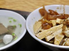 -松树干拌面店