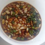 老干妈。先起锅热油，将土豆片放入锅中热透取出