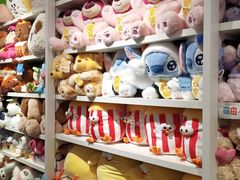 -名创优品(北京新中关购物中心地铁层店)