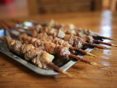 红柳烤羊肉串-歆和农庄·烤全羊
