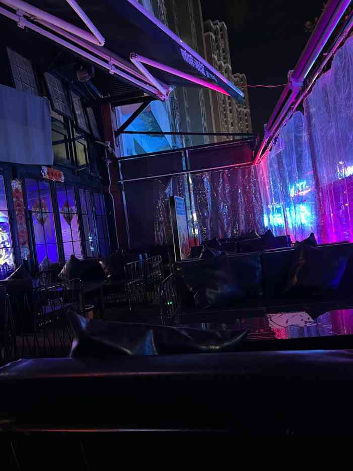 贰麻酒馆(南亚店)-"南亚比正义坊那边好玩的多,地方大,环境好.