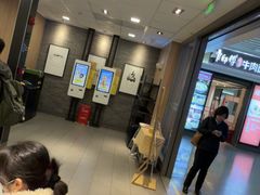 -麦当劳(上海虹桥站30B检票口楼上)