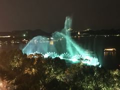 嘉宾轩露台欣赏音乐喷泉-杭州君悦酒店