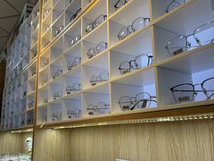 -天空之镜眼镜店蔡司依视路配镜授权零售店(望京颐堤港店)
