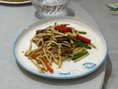 花生芽炒牛肉-坚记酒家·佛山老字号·顺德鱼生标准示范店