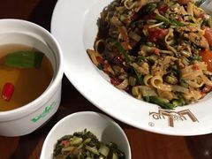 傣味猪肉炒米干-啰啰冰屋(景洪总店)