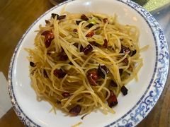 酸辣土豆丝-都江堰石锅鱼